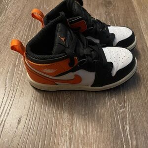 Nike Kids Black and Orange Sneakers